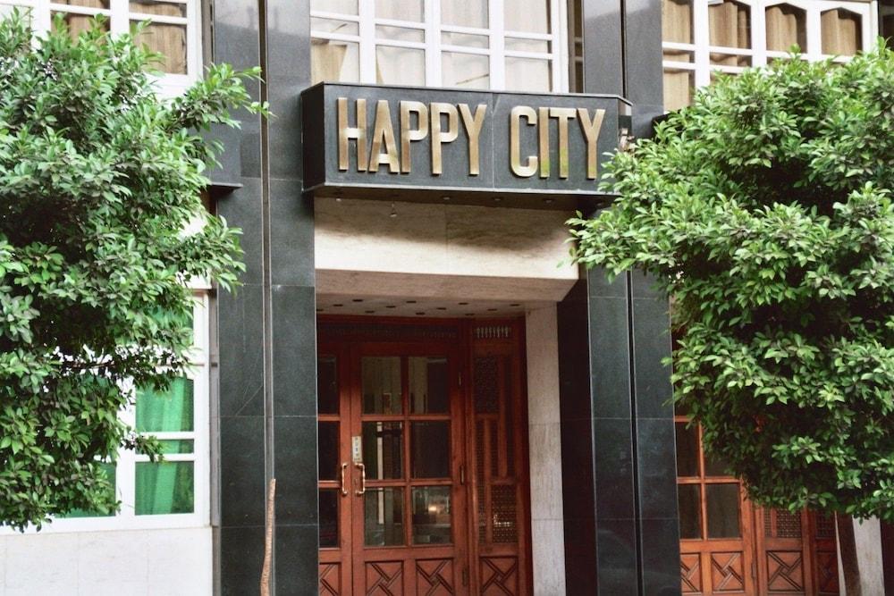 Happy Hotel 3*
