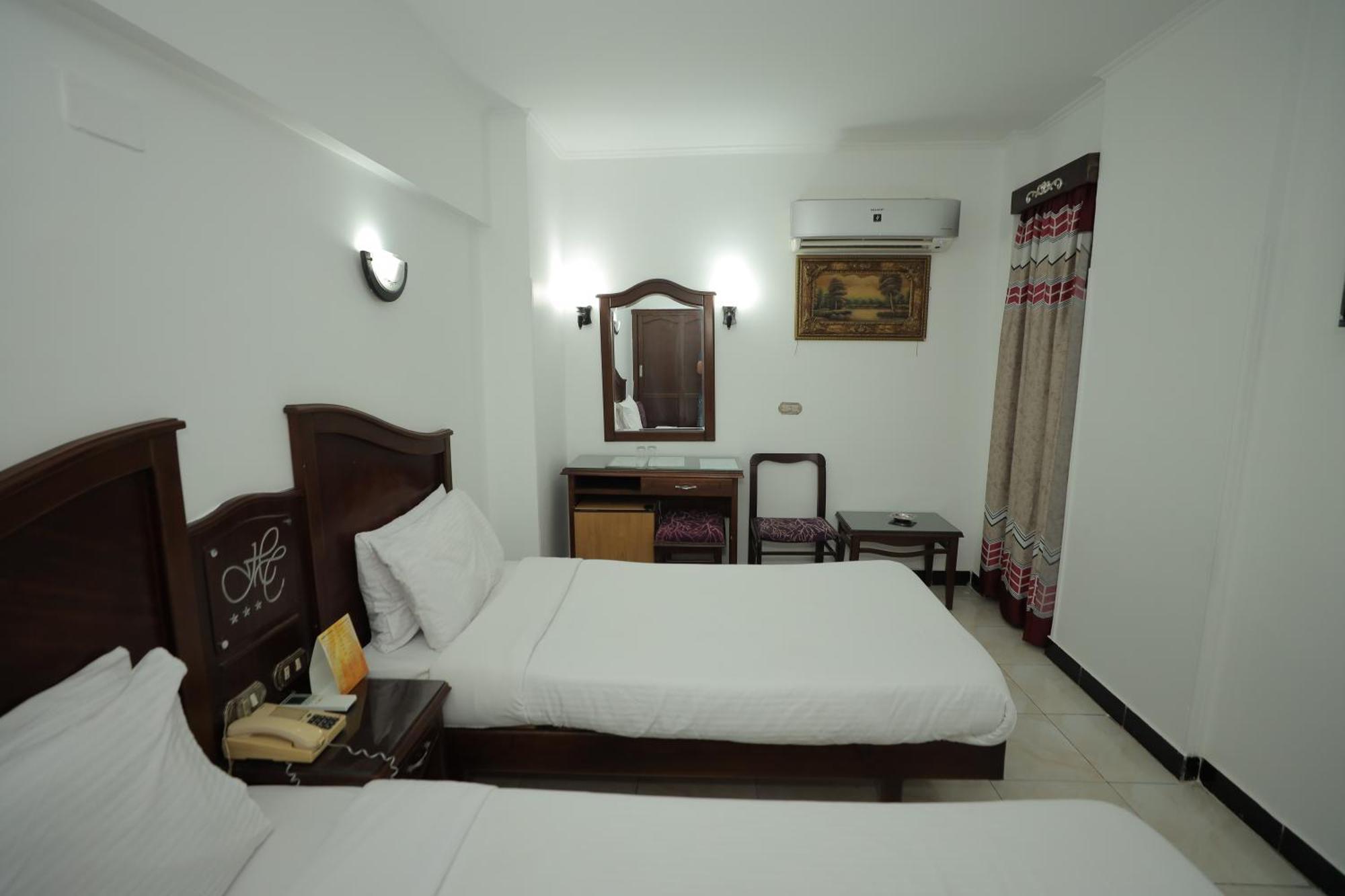 Happy Hotel 3*