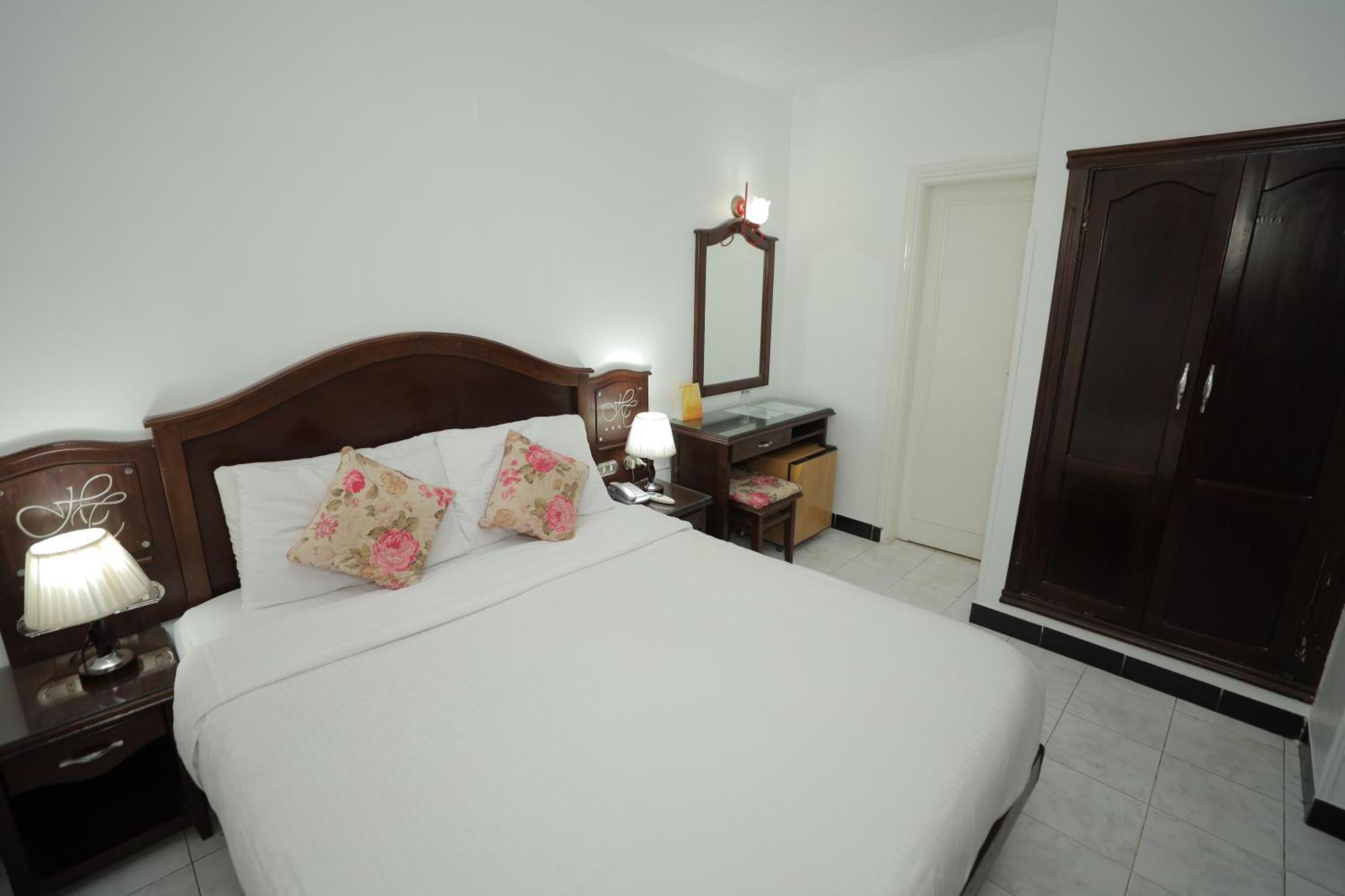 Happy Hotel