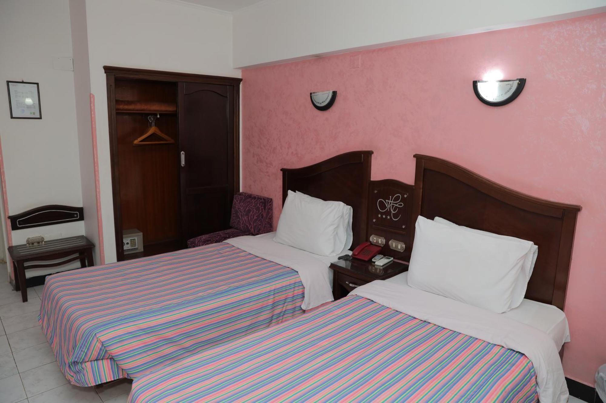 Happy Hotel 3*